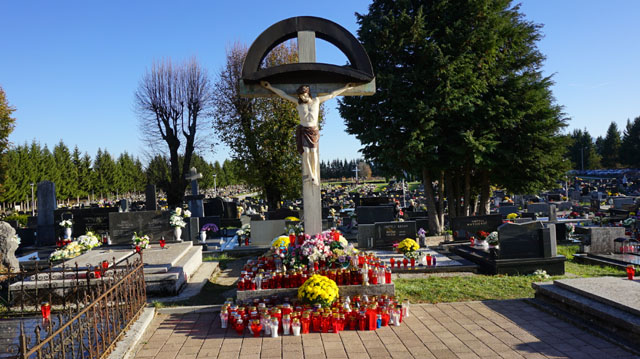 Centralni križ na Gradskom groblju/Foto Župa Gospić                                                                                                                                                                                                       